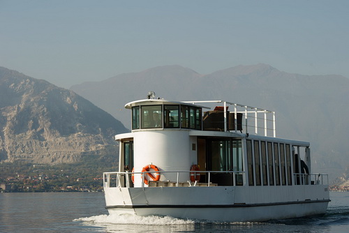 lake_party_boat_020.jpg